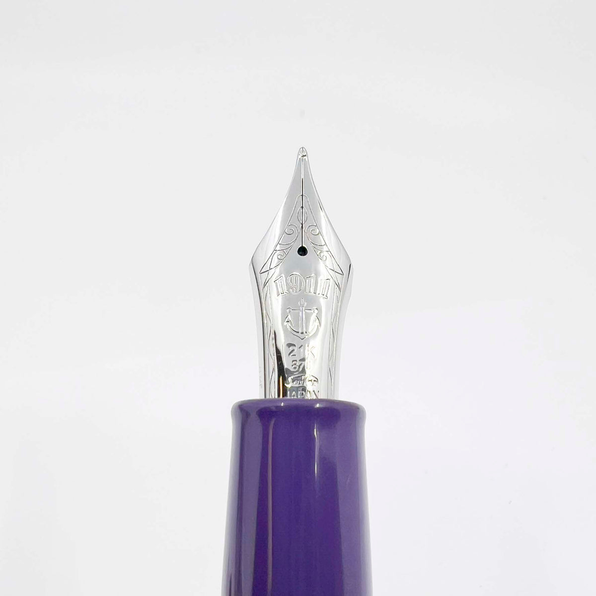 Sailor King of Pens Purple Urushi Ebonite Bespoke Special Edition Fountain Pen - Naginata Togi Medium Fine 21kt Gold Nib