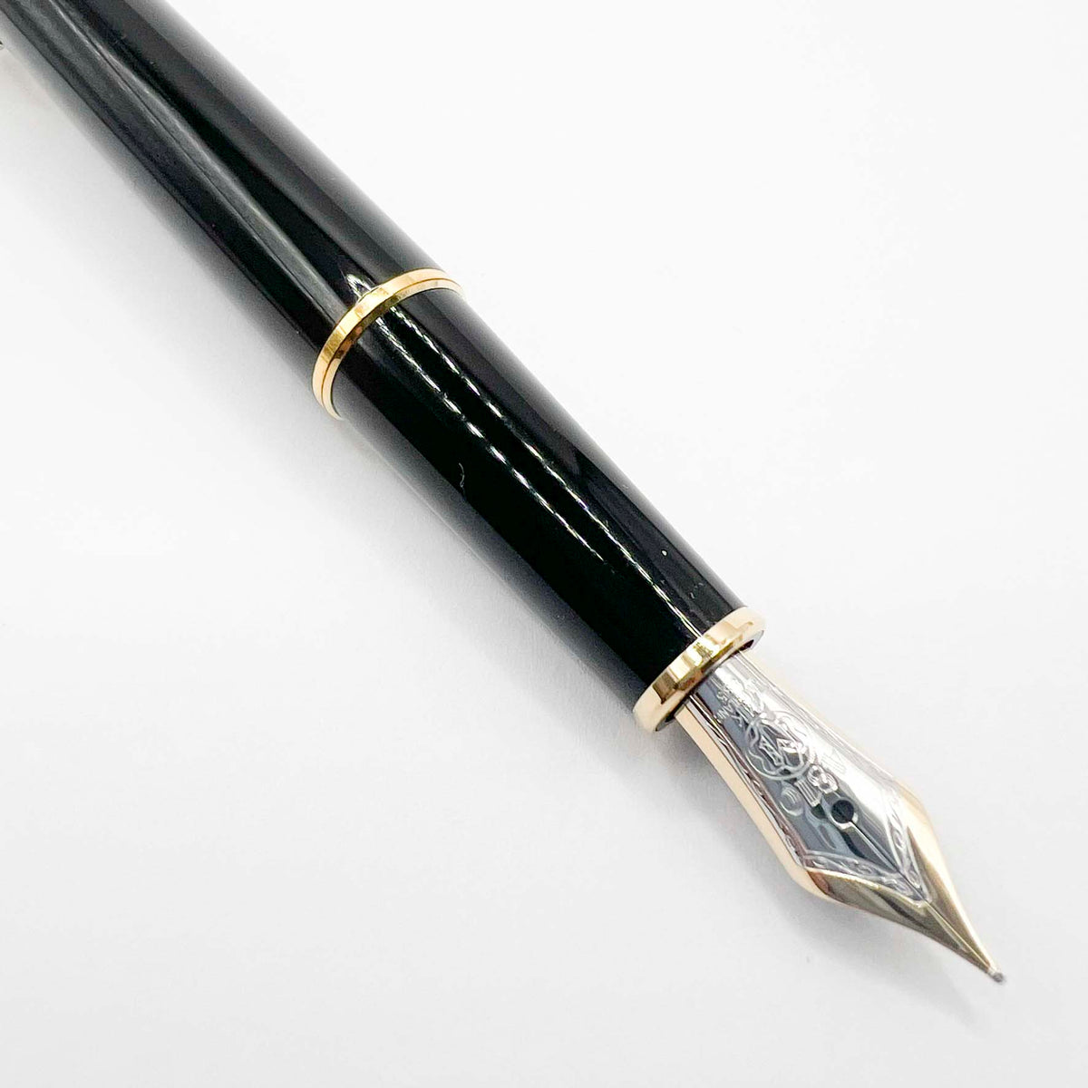 Montblanc Classique #144 Black Resin Fountain Pen  -  Fine  14kt Gold Nib