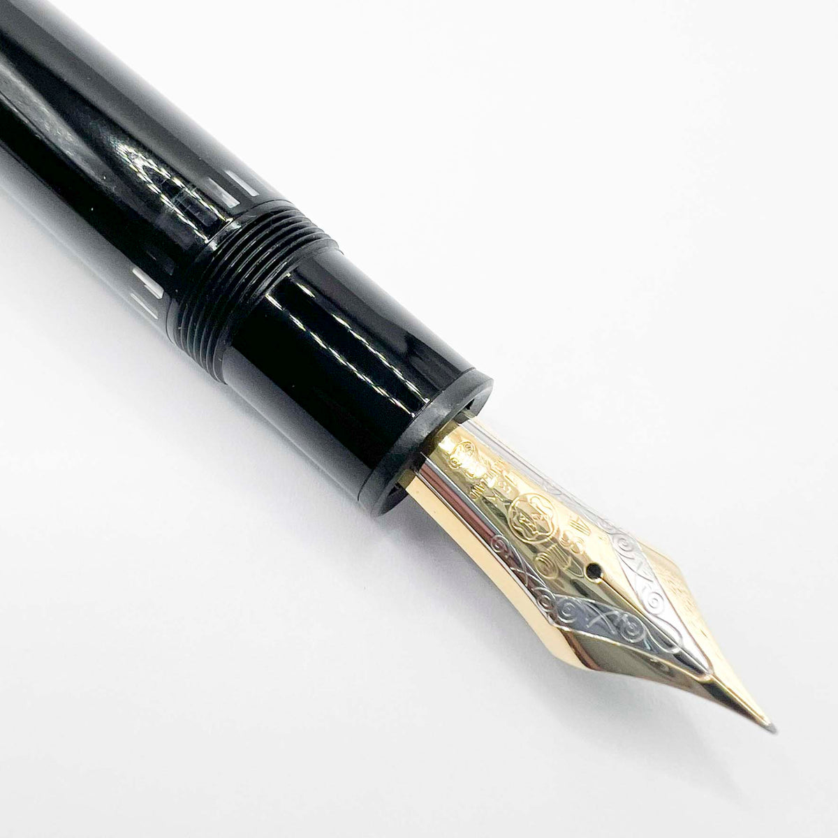 Montblanc Meisterstuck #149 (Largest) Fountain Pen   -   Extra Fine 18kt Gold Nib