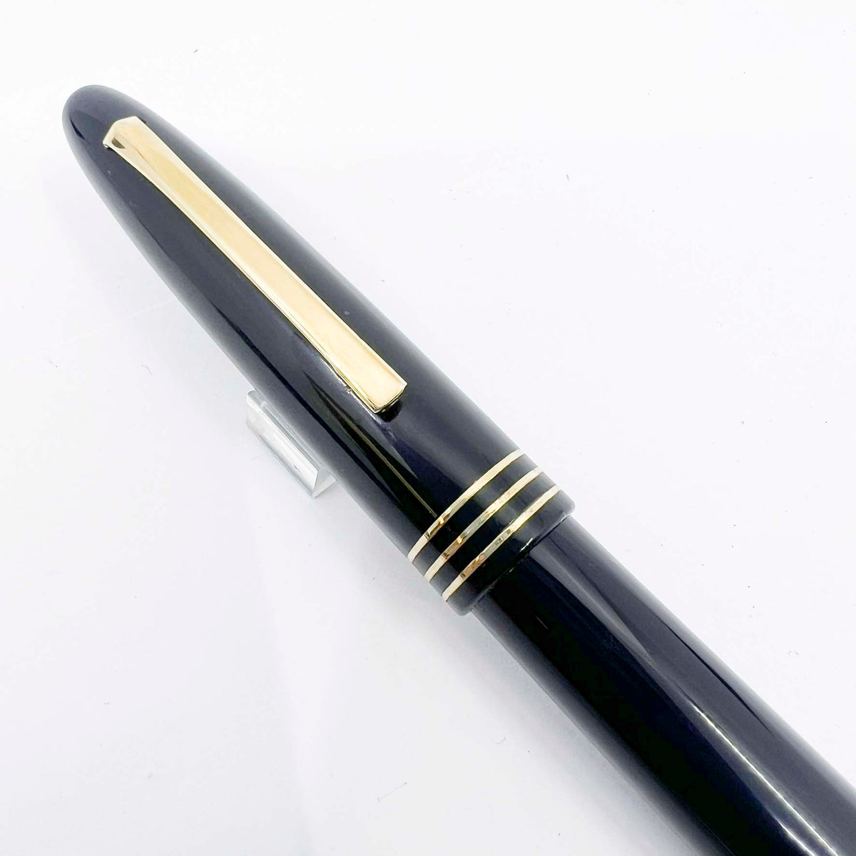 OMAS Ogiva Black  Museum of Modern Art New York Fountain Pen -  Semi-Flex Medium 18kt Gold Nib
