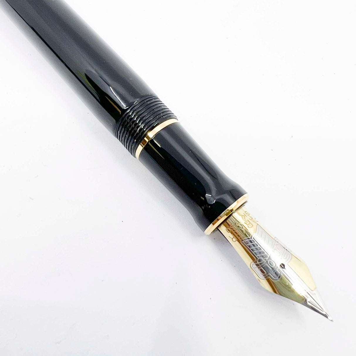 Parker Duofold Centennial (Largest) Black  Fountain Pen - Extra Fine 18kt Gold Nib (Circa 1997)