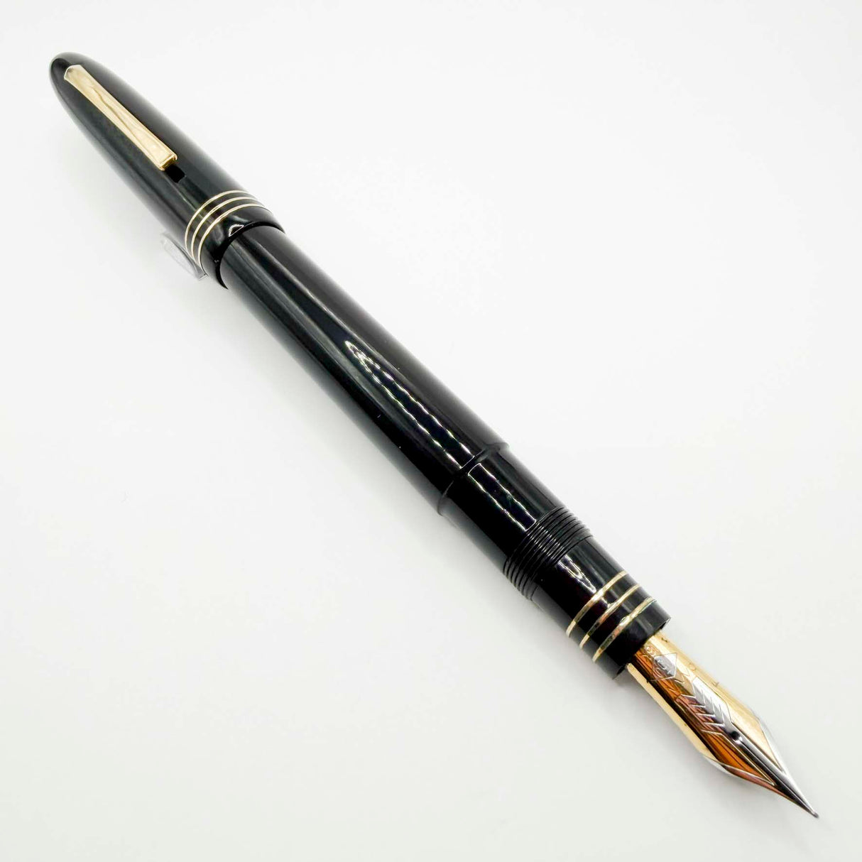 OMAS Ogiva  Museum of Modern Art New York Black Fountain Pen -  Fine 18kt Gold Nib