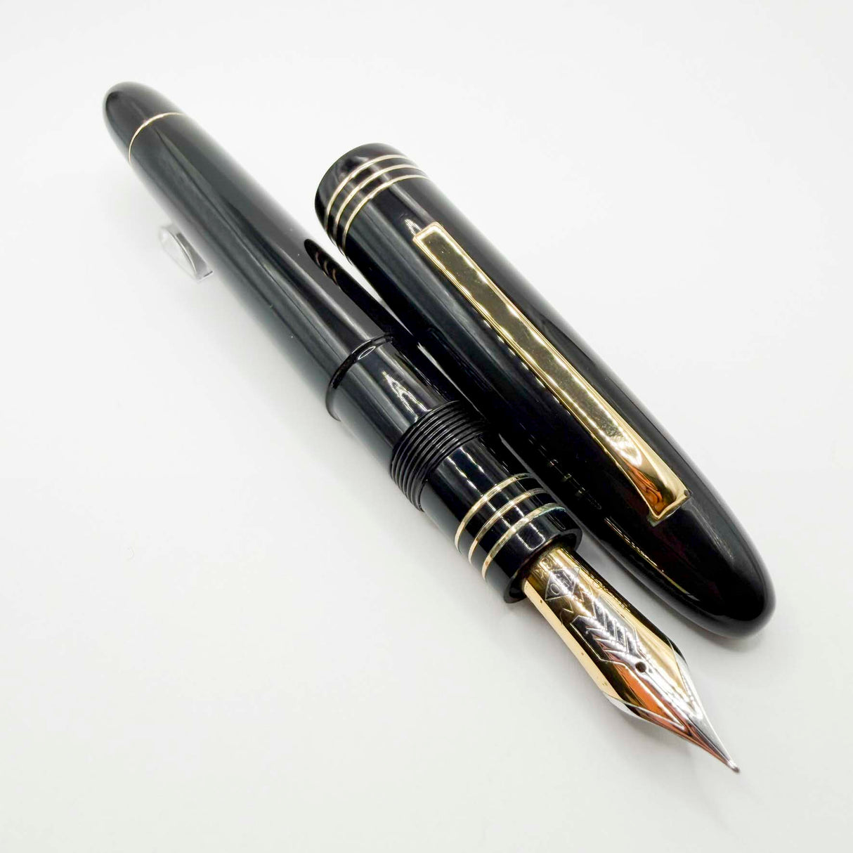 OMAS Ogiva  Museum of Modern Art New York Black Fountain Pen -  Fine 18kt Gold Nib