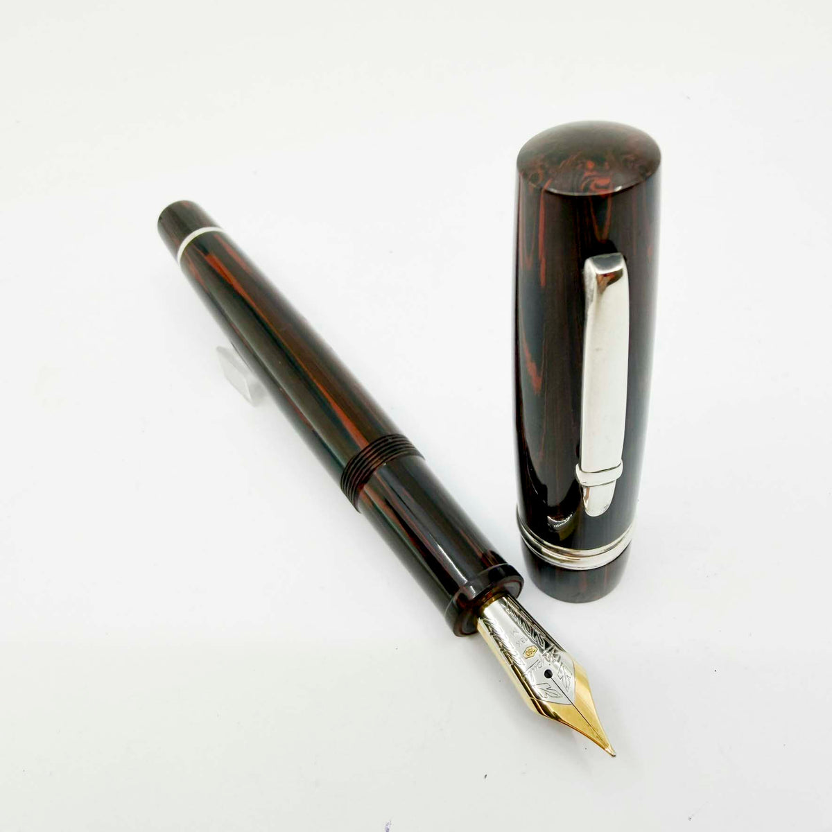 Stipula Novecento Woodgrain Ebonite Fountain Pen - Medium 18kt Gold Nib