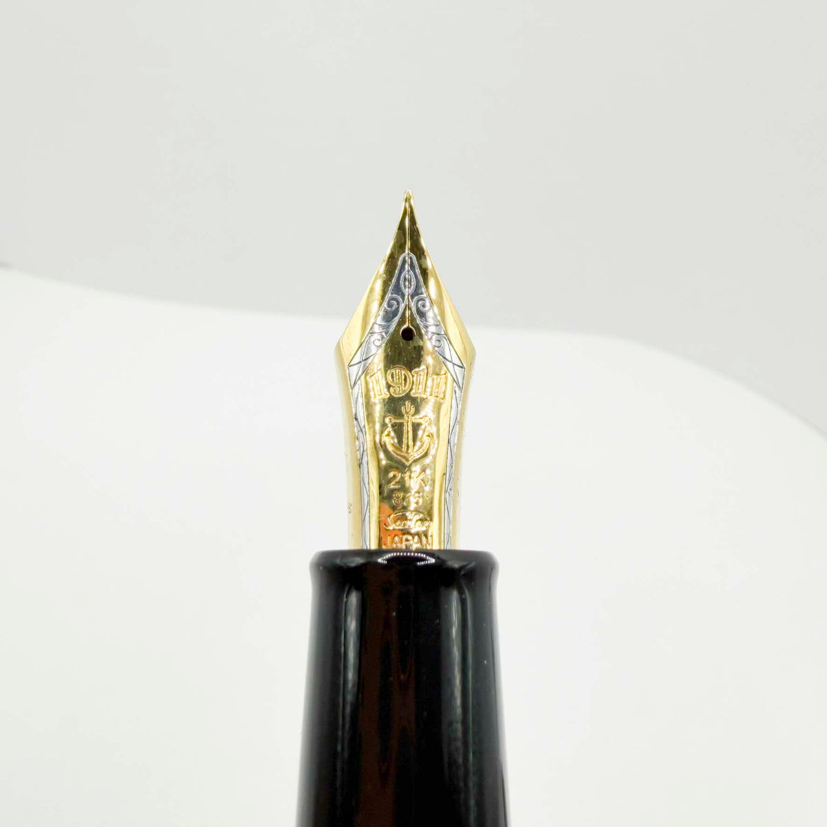 Sailor King of Pen Woodgrain Ebonite Fountain Pen - Medium 21kt Gold Nib