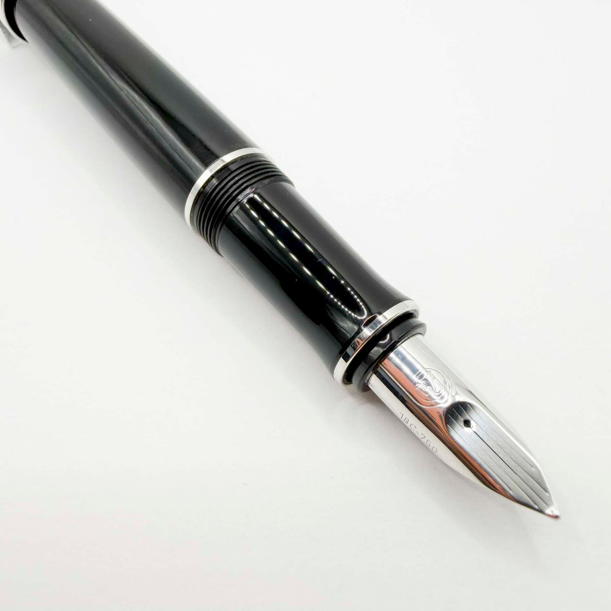 Pelikan P3100 Ductus Fountain Pen -  Fine 18kt Gold Nib