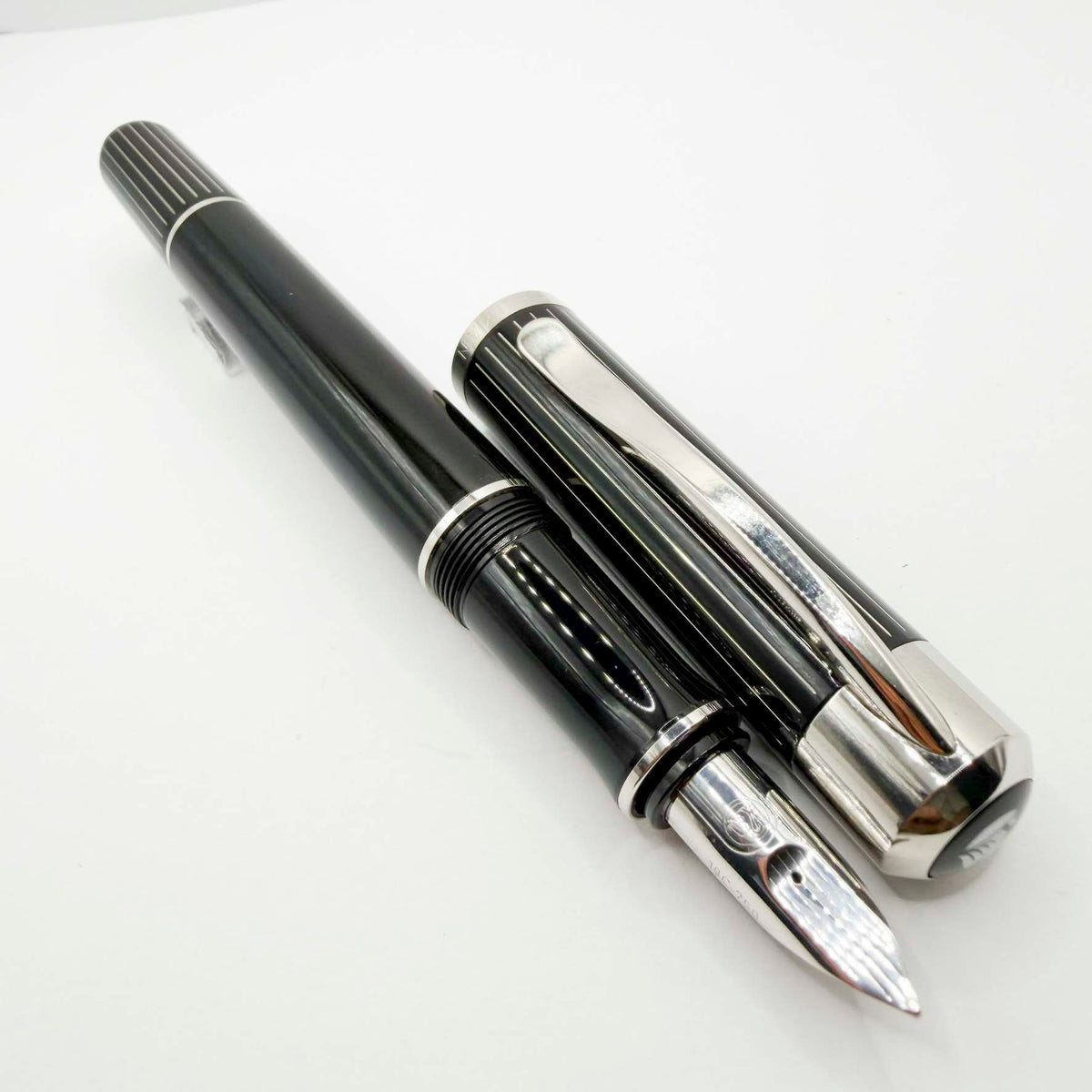 Pelikan P3100 Ductus Fountain Pen -  Fine 18kt Gold Nib