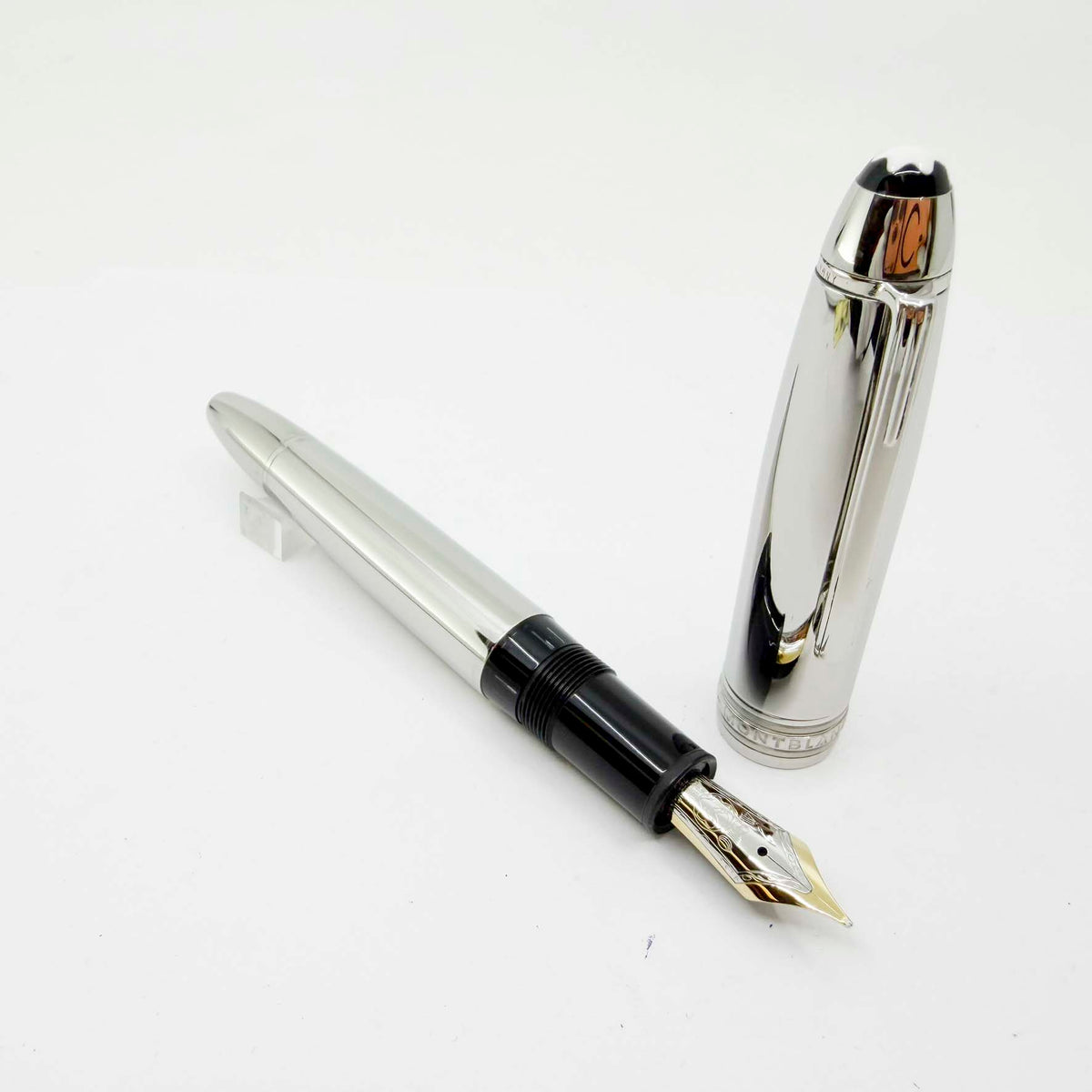 Montblanc Meisterstuck Solitaire Stainless Steel Le Grand 146 Fountain Pen (No Pattern) - Medium 18kt Gold Nib
