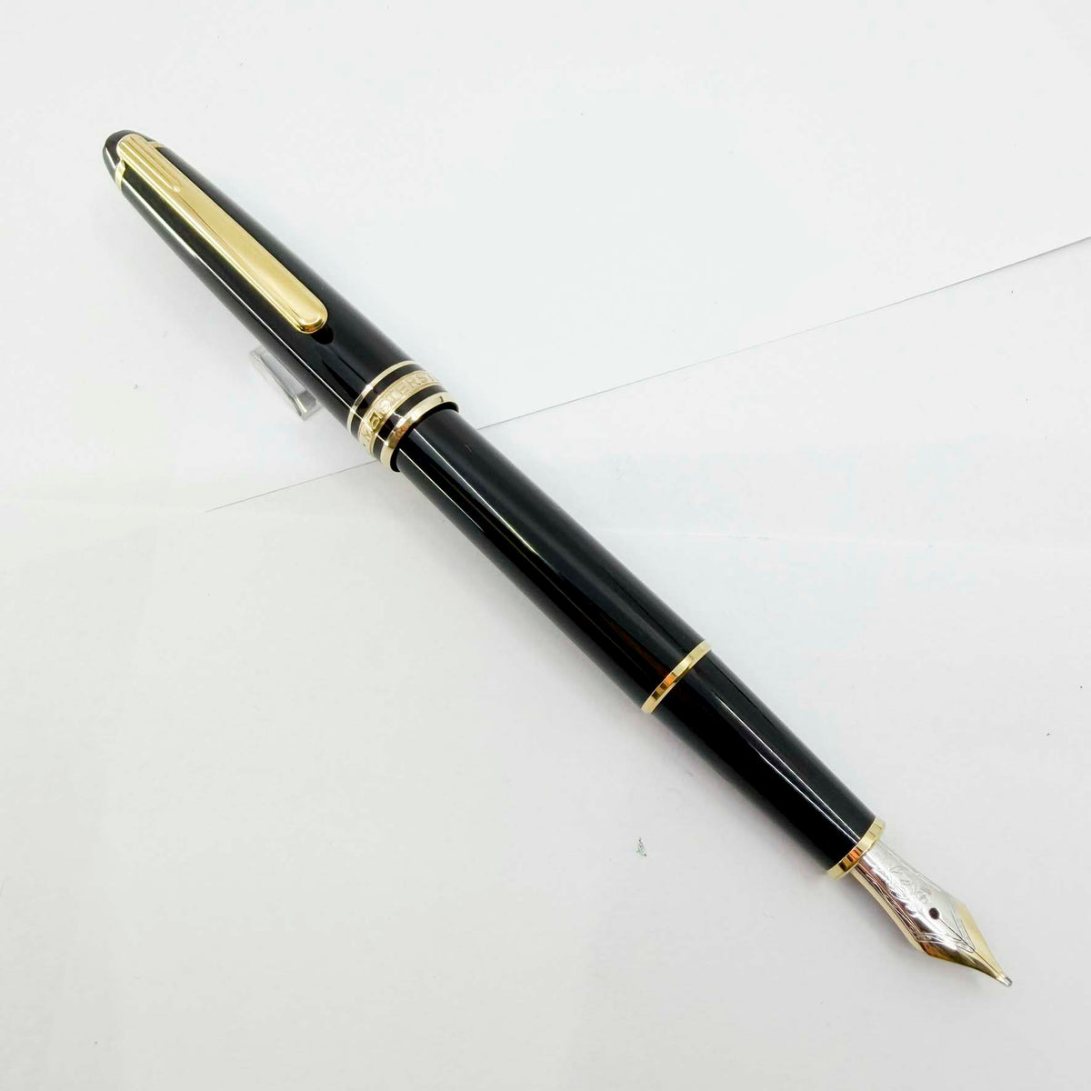 Montblanc Classique #144 Black Resin Fountain Pen  - Medium  14kt Gold Nib