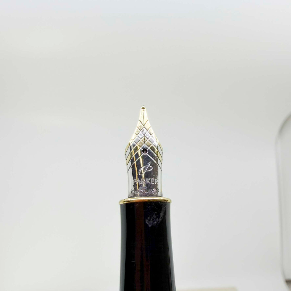 Parker Sonnet Sterling Silver Cisele Cross Hatch Fountain Pen -  Fine 18kt Gold Nib