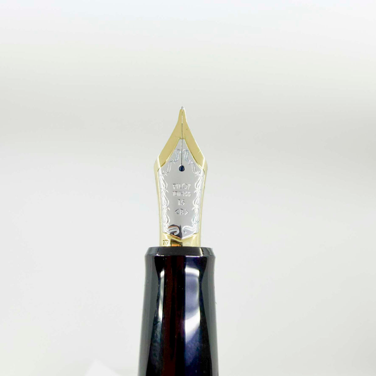 Pilot Custom 845  Black Urushi Fountain Pen (Earlier Style) - Broad 18kt Gold Nib