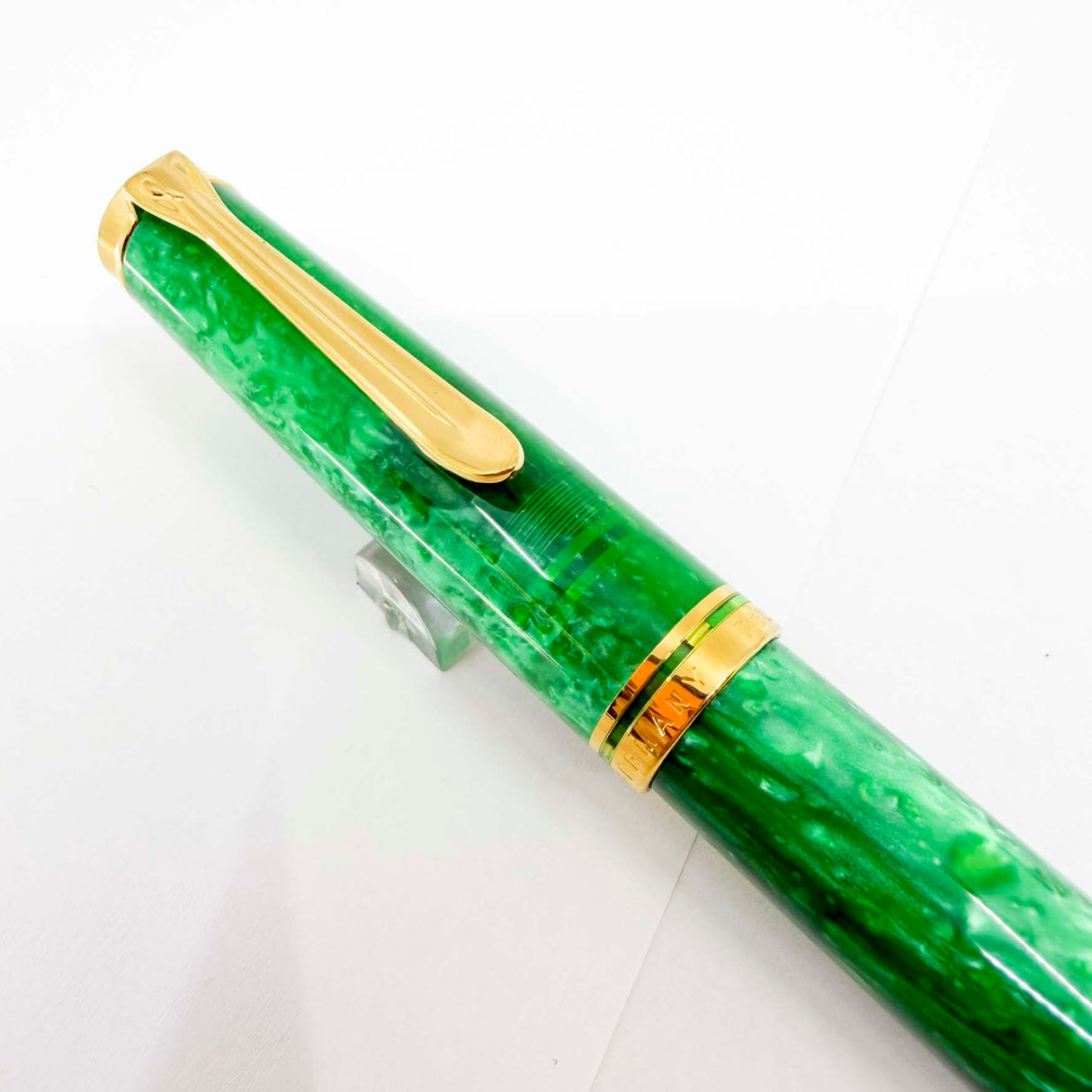 Pelikan Souveran M600 Marbled Vibrant Green Special Edition Fountain  Pen  - Broad 14kt  Gold Nib