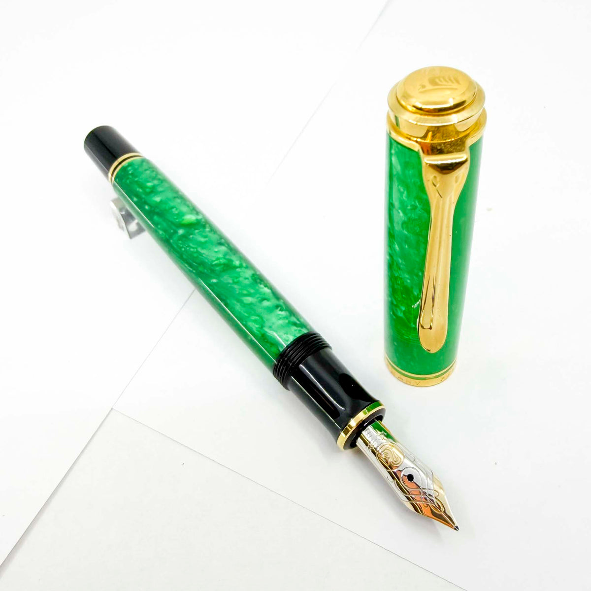 Pelikan Souveran M600 Marbled Vibrant Green Special Edition Fountain  Pen  - Broad 14kt  Gold Nib