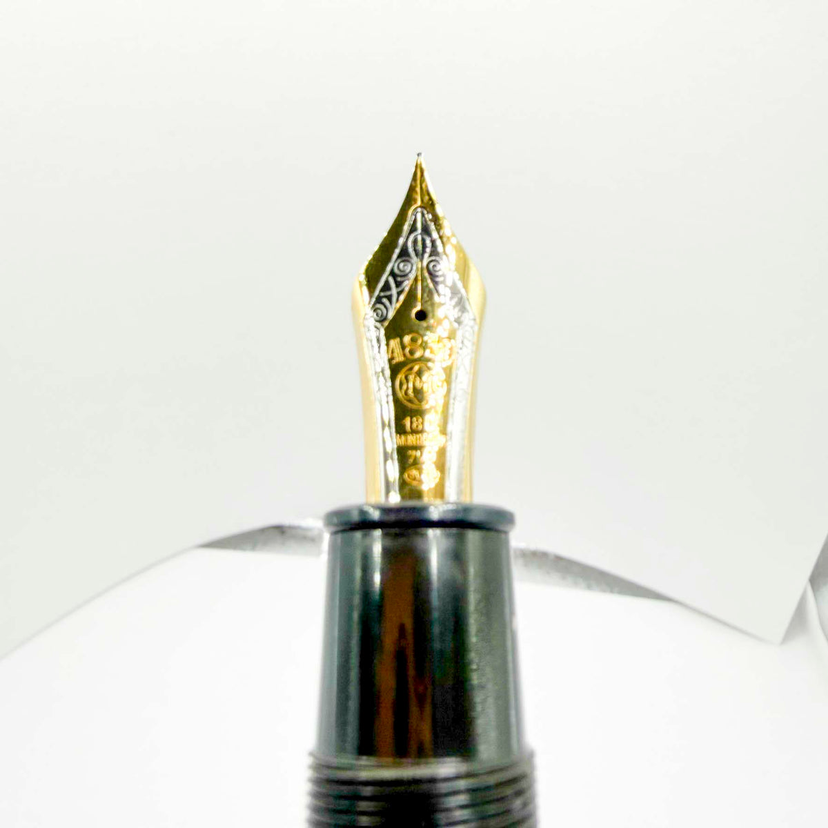 Montblanc Ernest Hemingway Writers Series Limited Edition Fountain Pen  - Fine 18kt Gold Nib