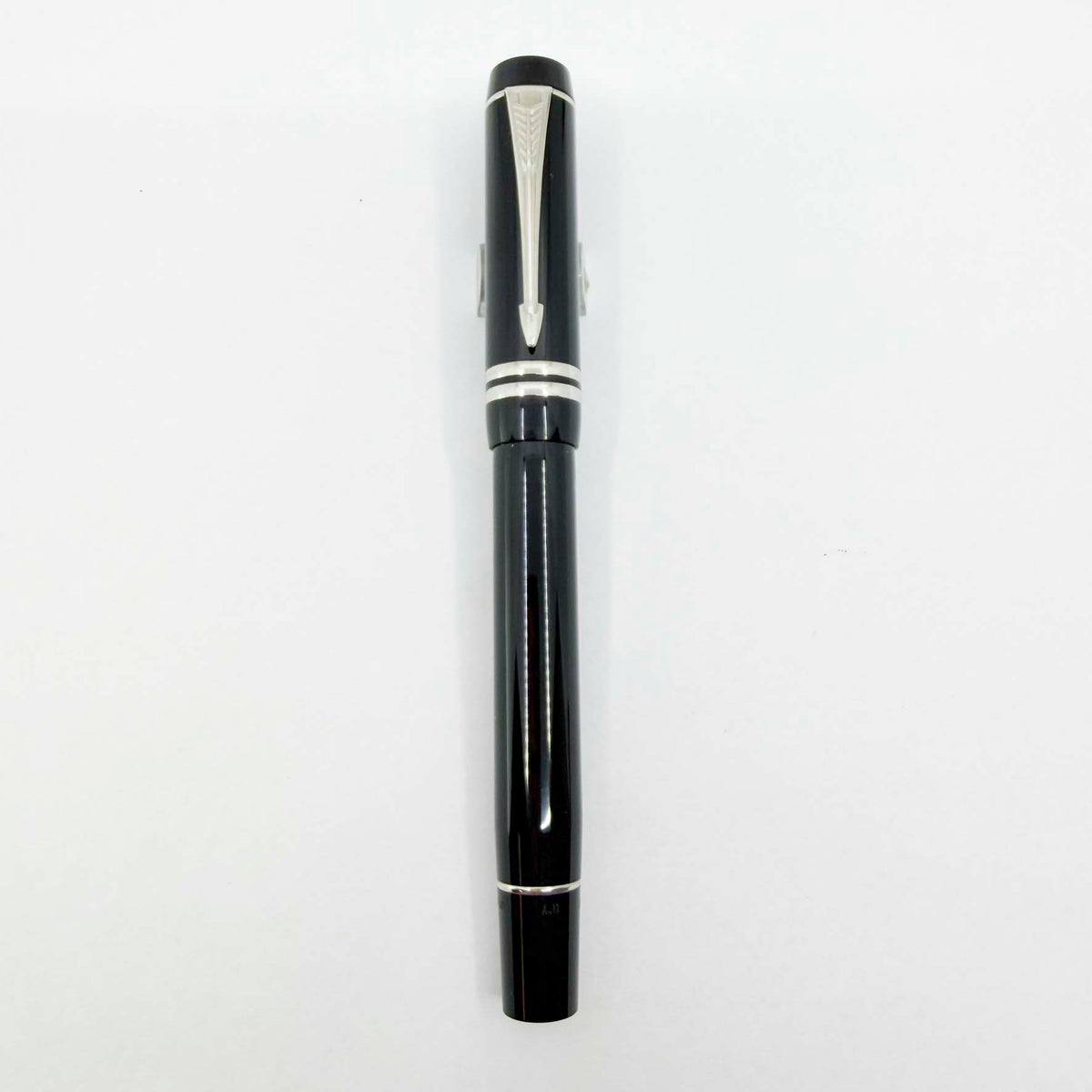 Parker Duofold International (Standard Size) Black/Platinum-Plated Trim Fountain Pen  - Medium 18kt Gold Nib