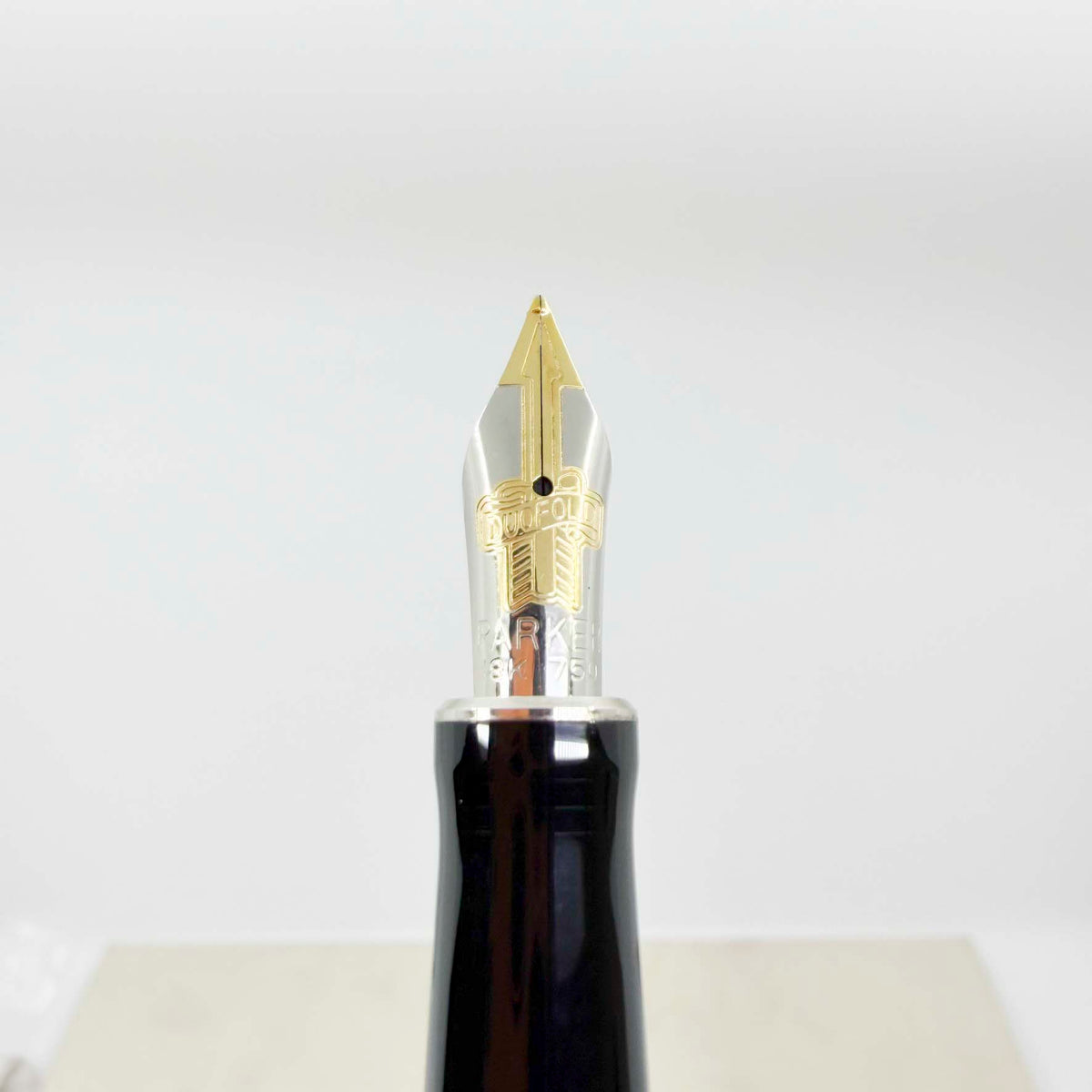 Parker Duofold International (Standard Size) Black/Platinum-Plated Trim Fountain Pen  - Medium 18kt Gold Nib