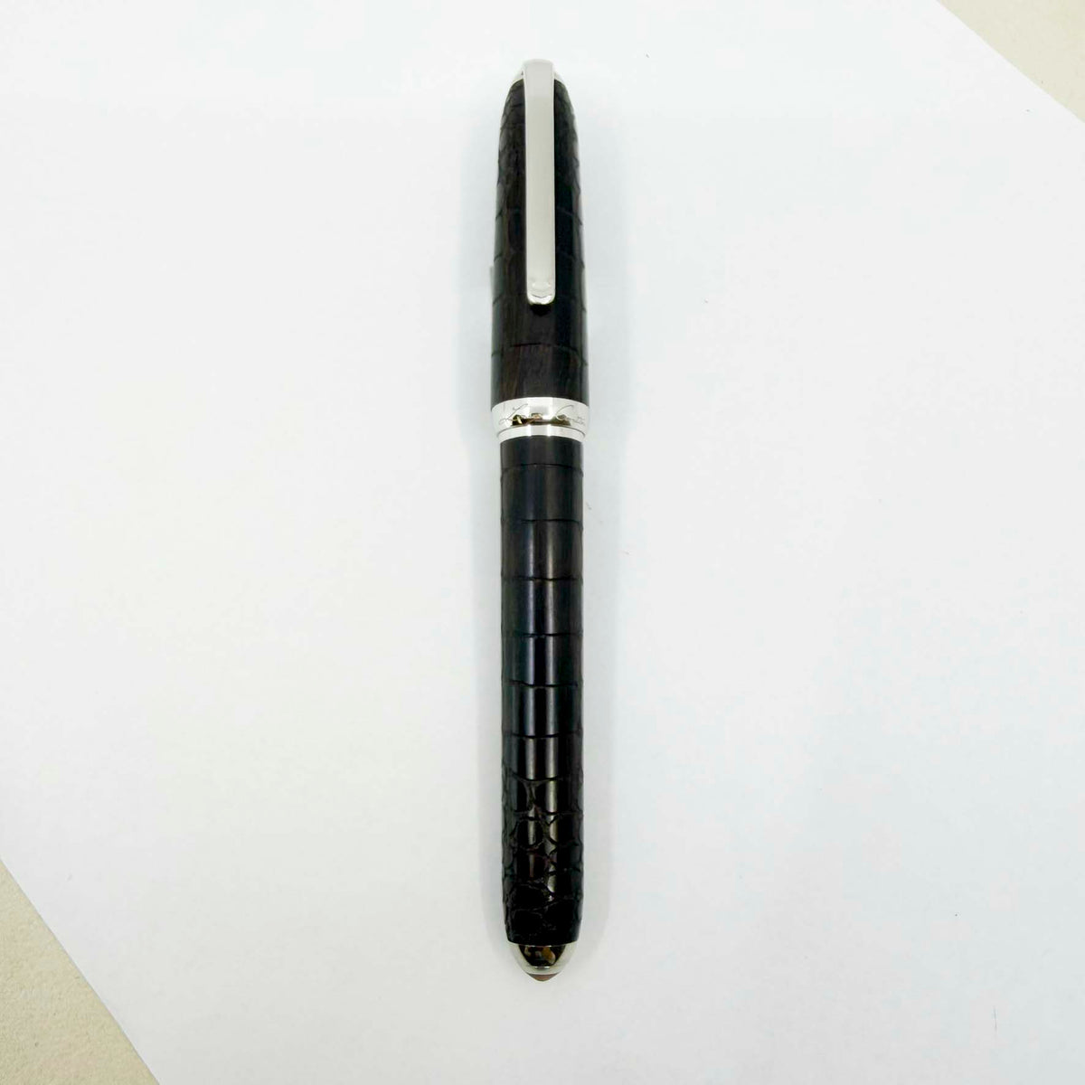 Cartier Louis Cartier Dandy Crocodile Scales Engraved Wood Body Limited Edition Fountain Pen - Medium 18kt Gold Nib