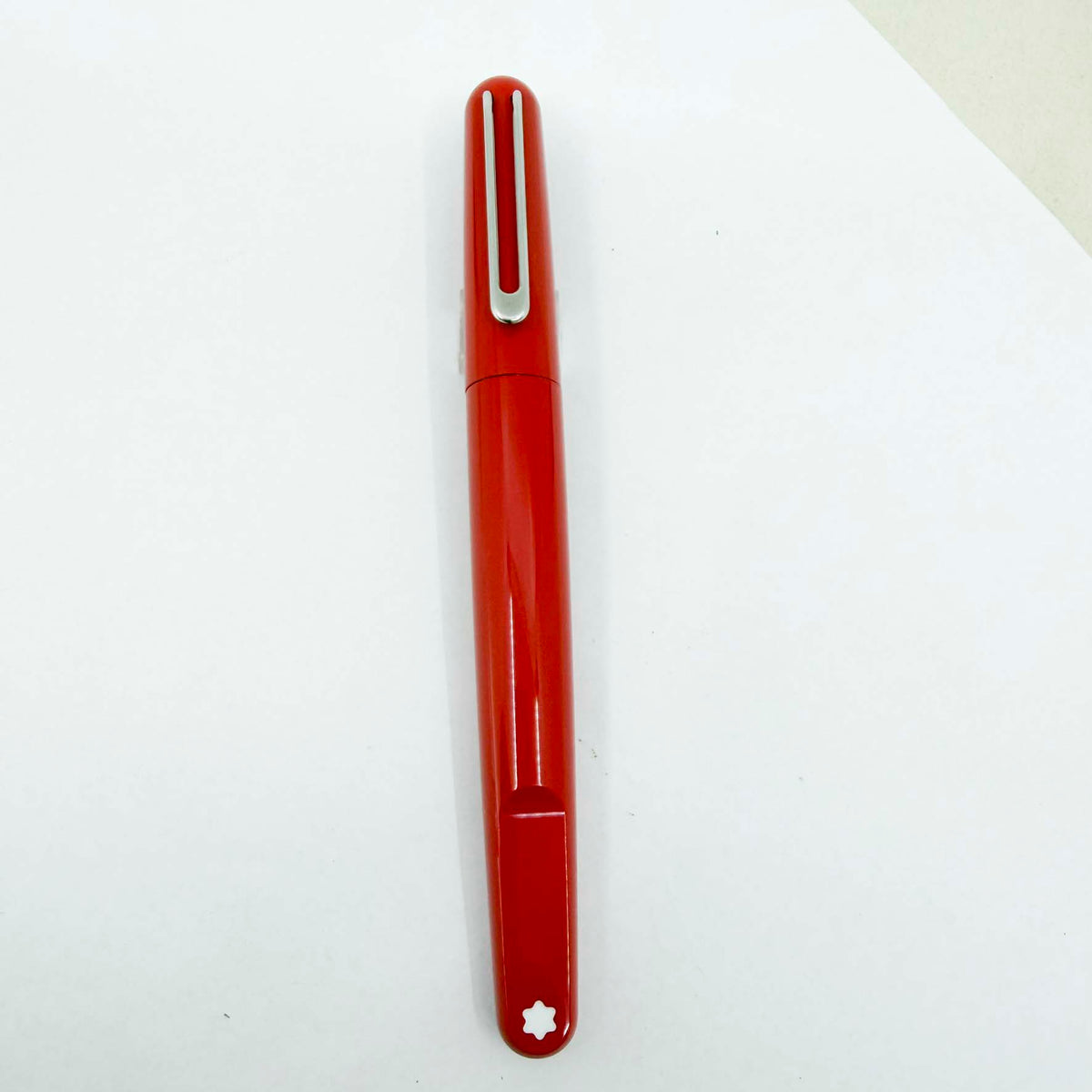 Montblanc Marc Newsom M ULTRA RED Special Edition Fountain Pen - Medium 14kt Gold Nib