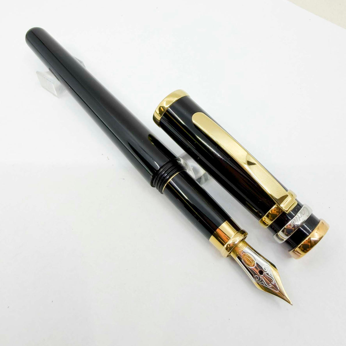Cartier Black Trinity Fountain Pen - Fine 18kt Gold Nib