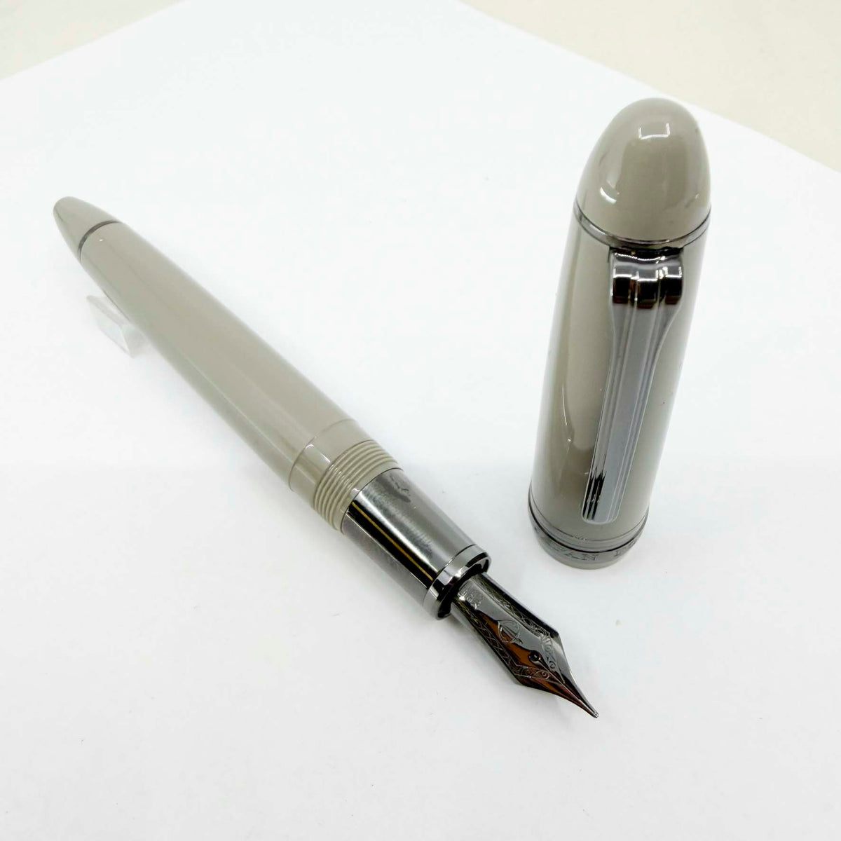 Sailor 1911 Large Special Edition Light Gray Themis  Fountain Pen - Medium 21kt Gold Nib