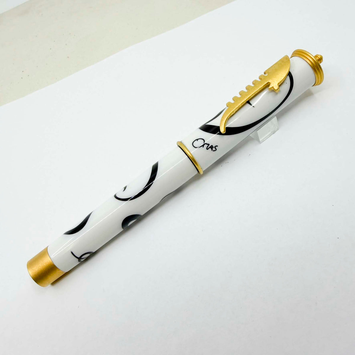 OMAS Emozioni Di Carnevale Limited Edition Fountain Pen - Fine 18kt Gold Nib