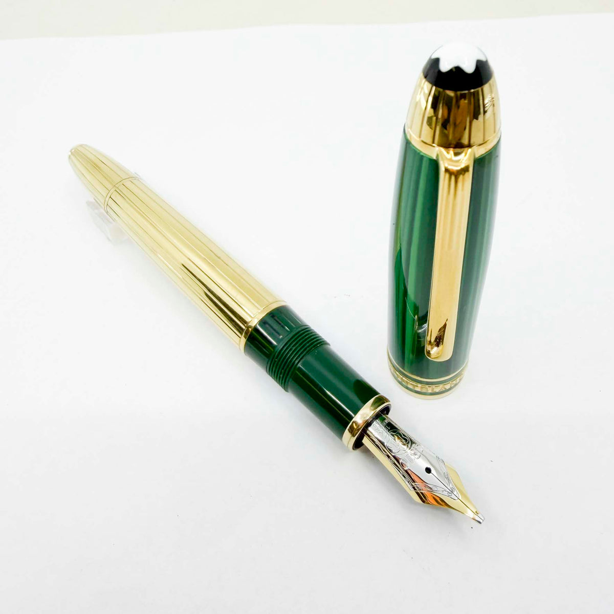Montblanc Solitaire 146 Czar Nikolai LeGrand Fountain Pen - Striped Malachite Cap/Gold Vermeil Pinstriped Barrel & Cap Trim - Broad 18kt Gold Nib