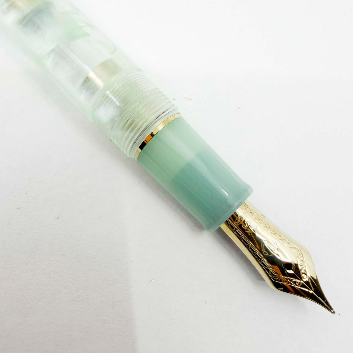 Sailor Professional Gear Veilio Pearl Mint Fountain Pen - Medium 21kt Gold Nib