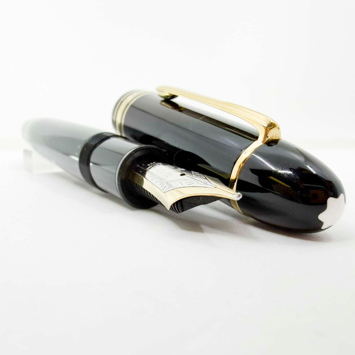 Montblanc Meisterstuck #149 (Largest) Fountain Pen - Broad 14kt Gold Nib
