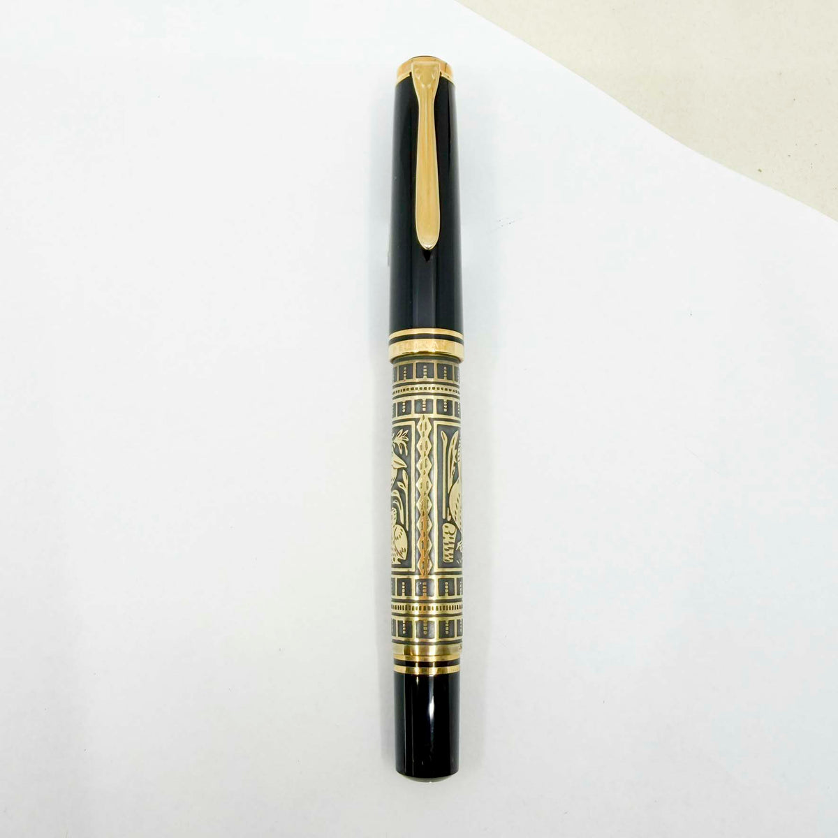 Pelikan M900 Toledo Gold Vermeil Fountain Pen - Medium 18kt Gold Nib - 1990's - Original Box & Certificate Booklet - MINT