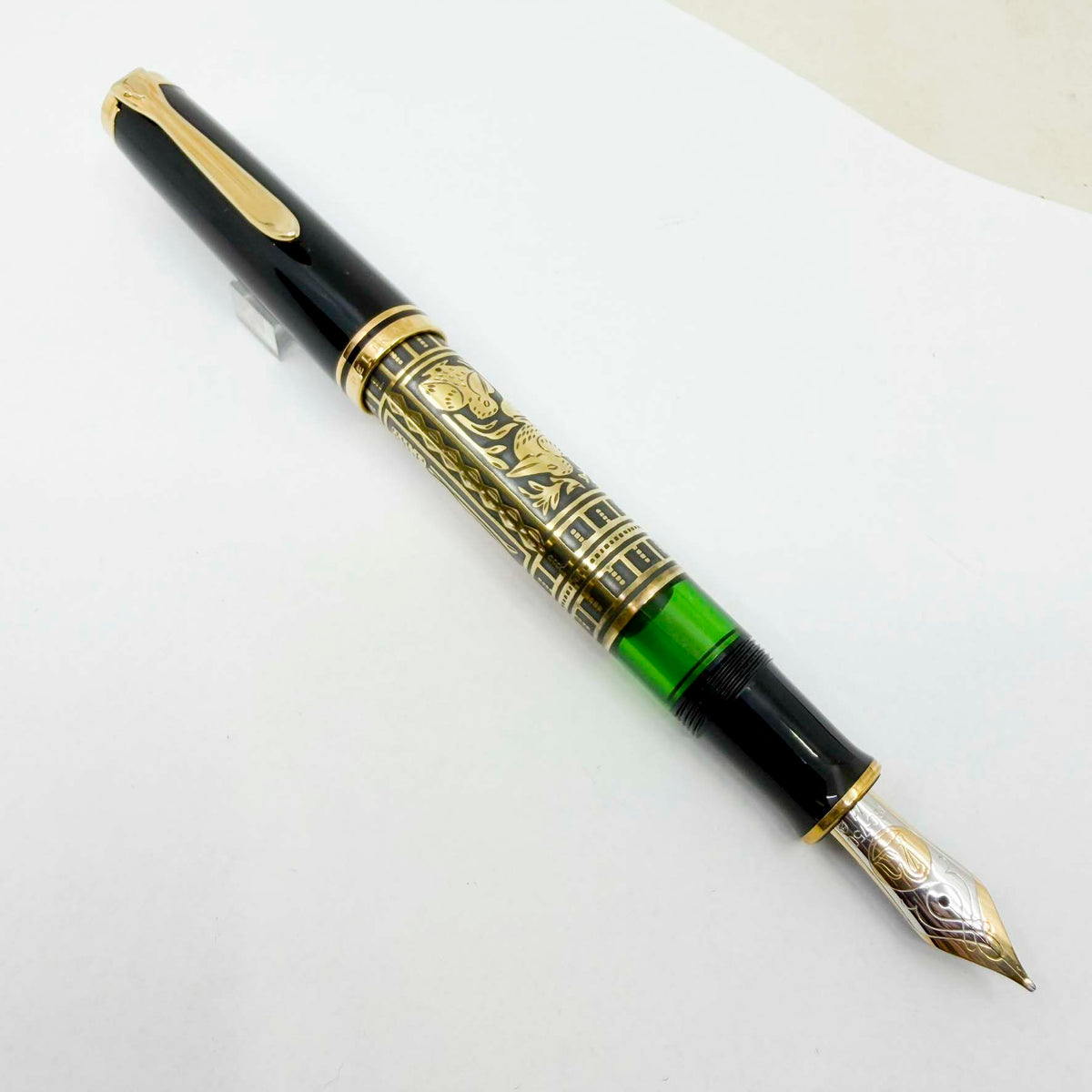 Pelikan M900 Toledo Gold Vermeil Fountain Pen - Medium 18kt Gold Nib - 1990's - Original Box & Certificate Booklet - MINT