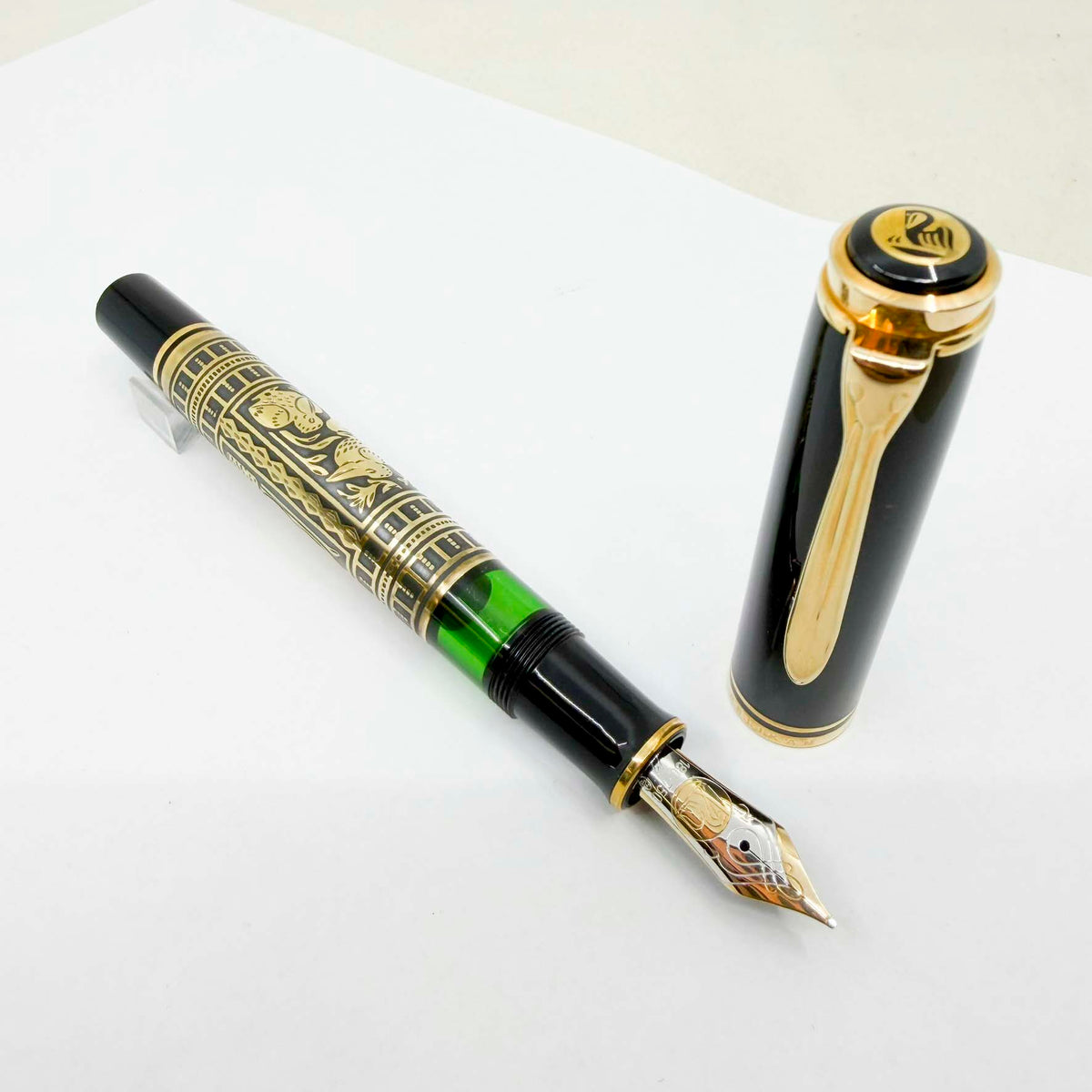 Pelikan M900 Toledo Gold Vermeil Fountain Pen - Medium 18kt Gold Nib - 1990's - Original Box & Certificate Booklet - MINT