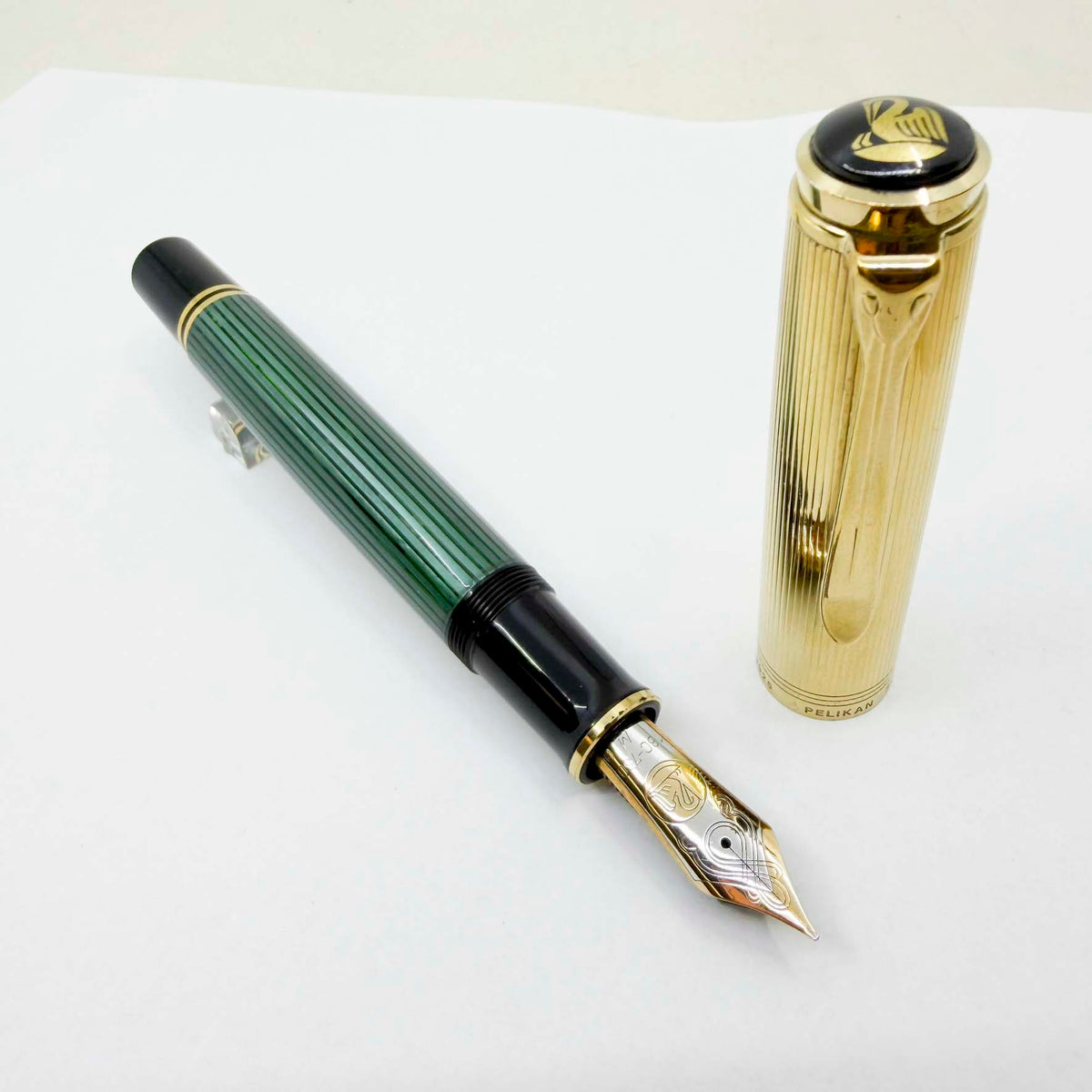 Pelikan Souveran SCARCE M1050 Vermeil Cap (Gold-Plated Sterling Silver)/Green Striped Barrel Fountain Pen - Medium 18kt Gold Nib