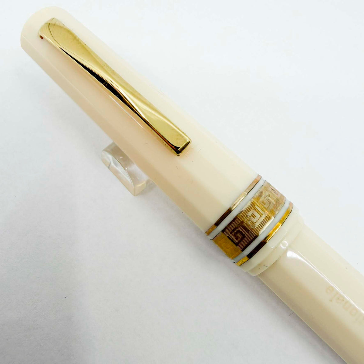 OMAS Ivory Vegetal Resin Bibliotheque Nationale Fountain Pen - Medium 18kt Gold Nib