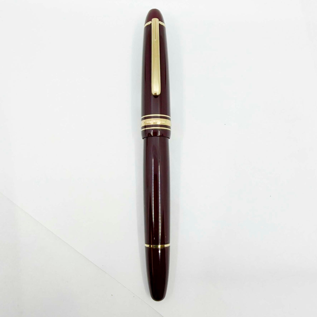 Montblanc Meisterstuck Bordeaux Resin #147 LeGrand Traveler Fountain Pen - Broad 14kt Gold Nib