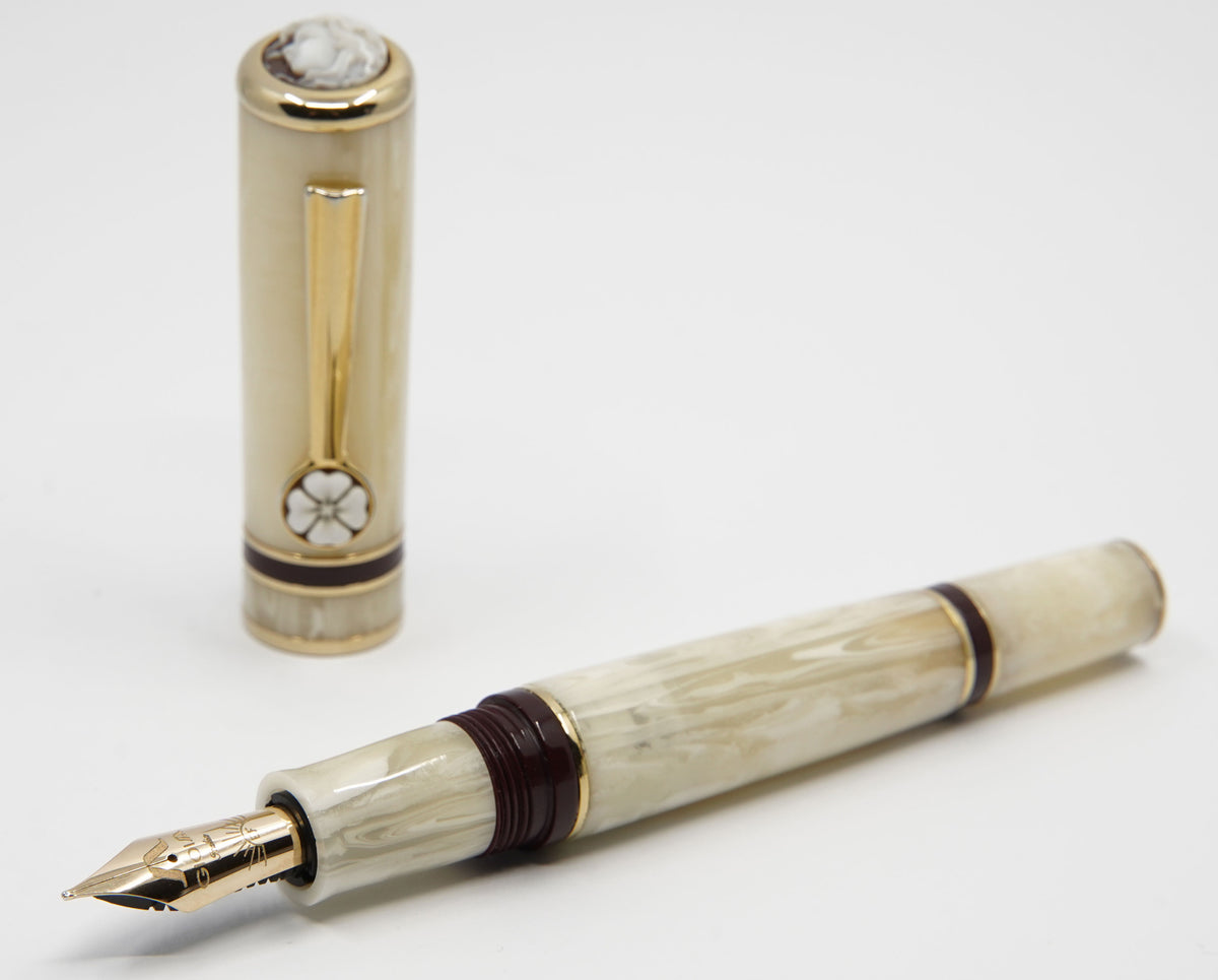 Gioia Cameo  Burgundy Fountain Pen